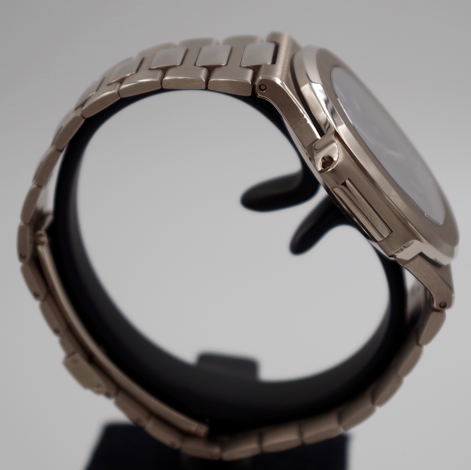 Patek Philippe Nautilus 3711/1G-001 Jumbo patekphilippe-nautilus-3711G-3