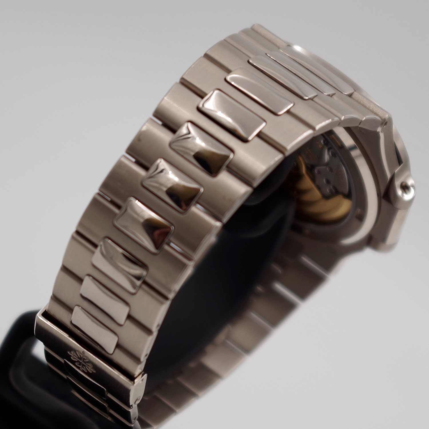 Patek Philippe Nautilus 3711/1G-001 Jumbo patekphilippe-nautilus-3711G-4