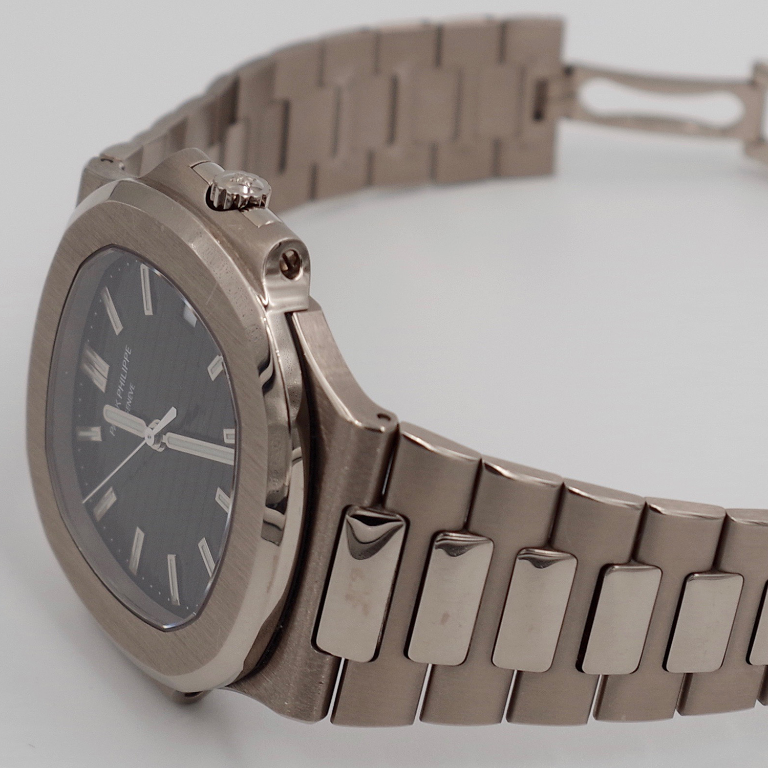 Patek Philippe Nautilus 3711/1G-001 Jumbo patekphilippe-nautilus-3711G-8