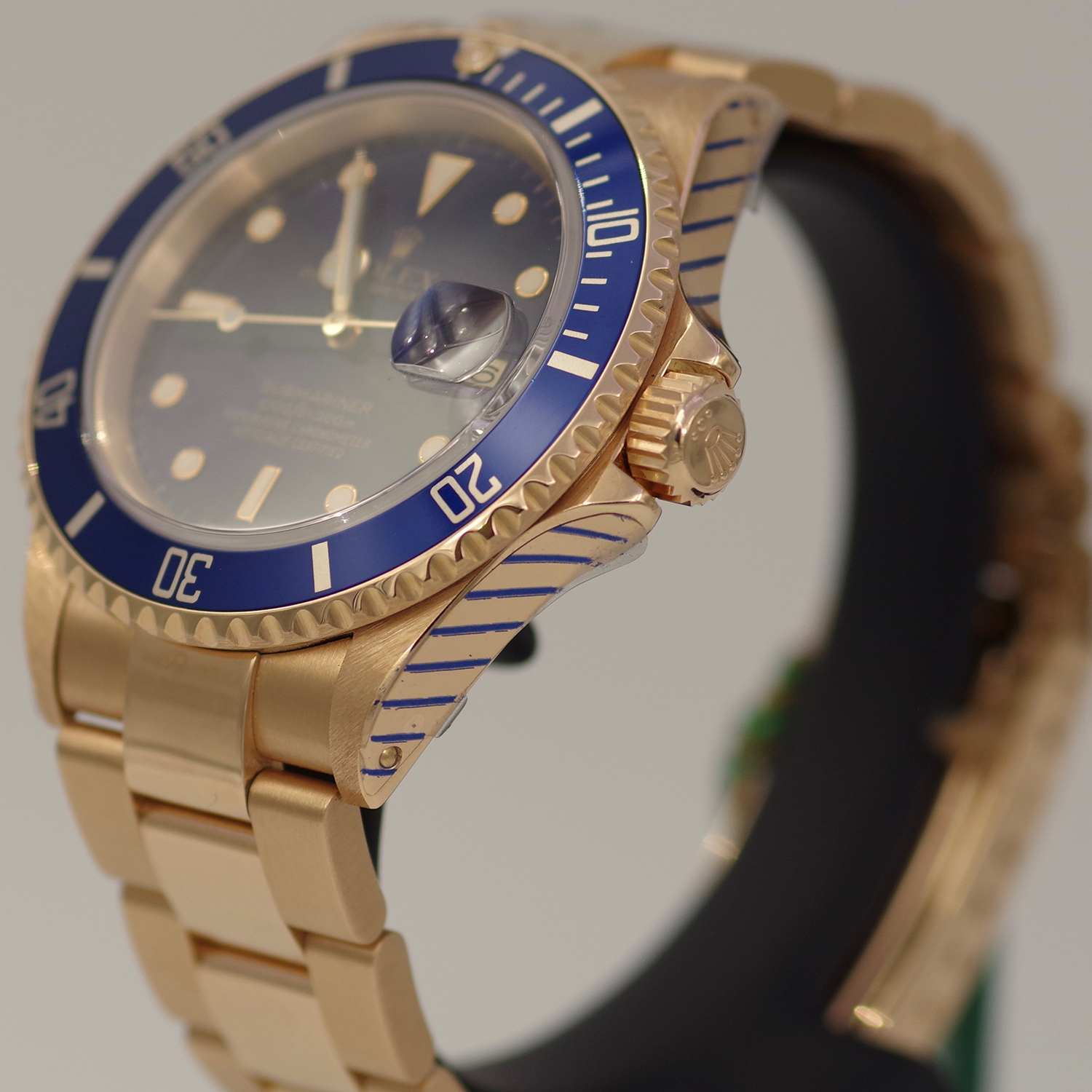 Rolex Submariner 16618 Série R rolex-submariner-16618-serialR-3