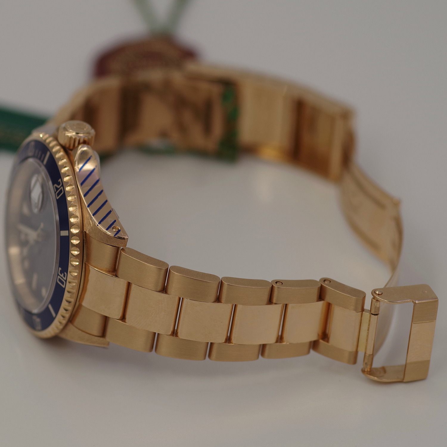Rolex Submariner 16618 Série R rolex-submariner-16618-serialR-5