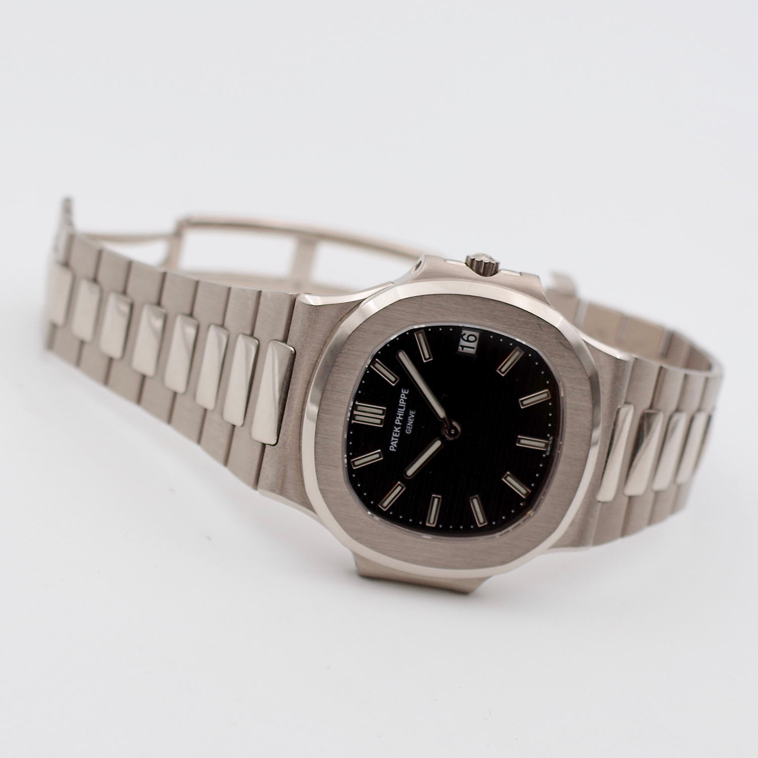 Patek Philippe Nautilus 3711/1G-001 Jumbo white gold first serie patek-philippe-nautilus-3711-2005-2