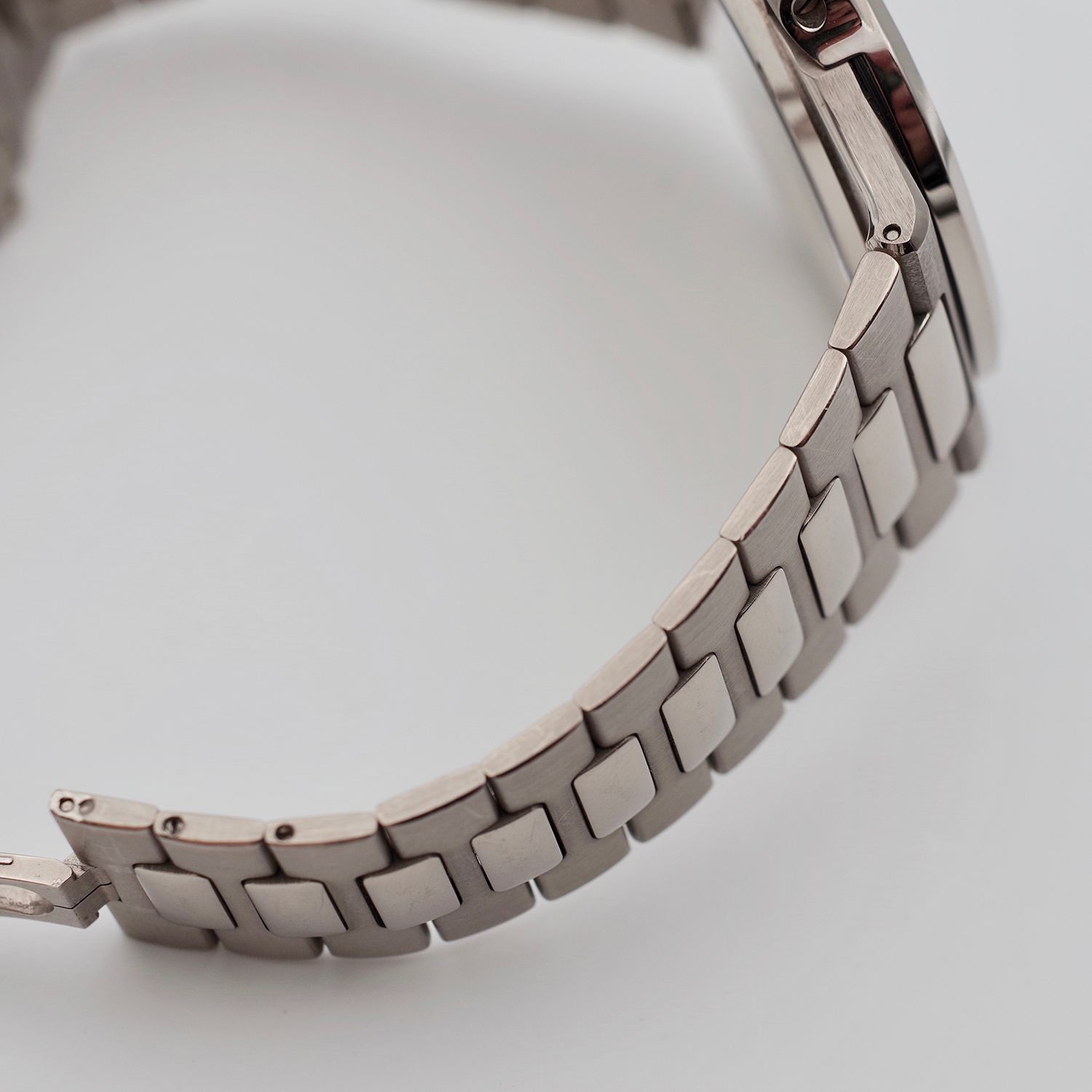 Patek Philippe Nautilus 3711/1G-001 Jumbo white gold first serie patek-philippe-nautilus-3711-2005-6