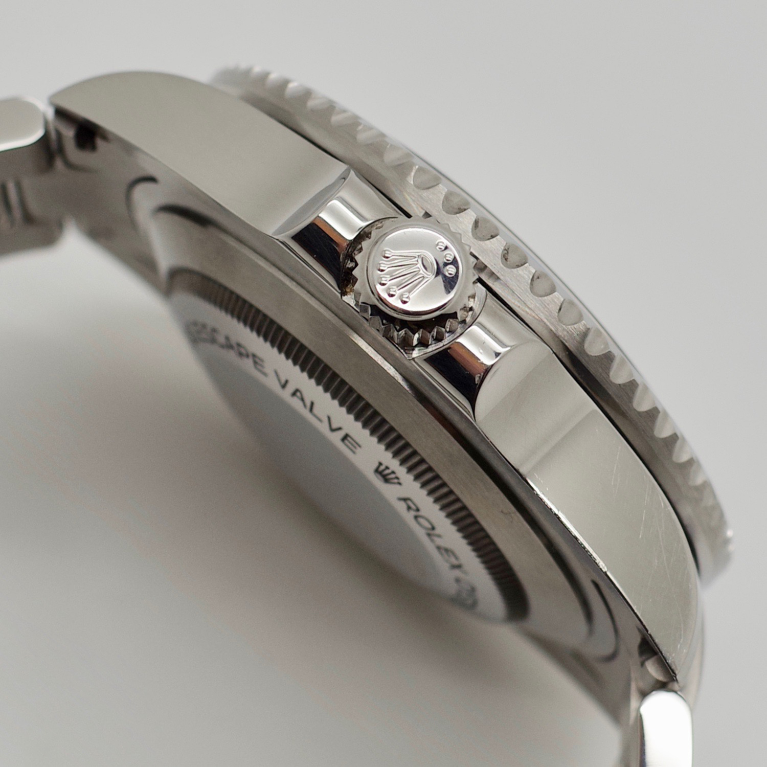 Rolex Sea Dweller Red 126600 rolex-seadweller-126600-3