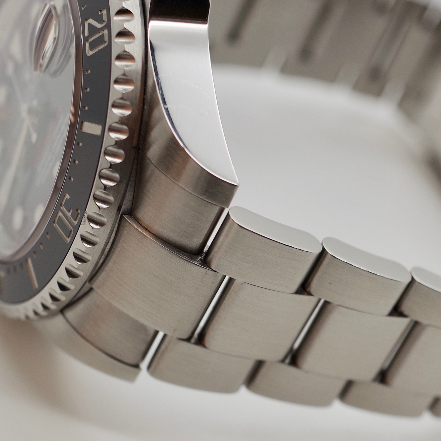 Rolex Sea Dweller Red 126600 rolex-seadweller-126600-5