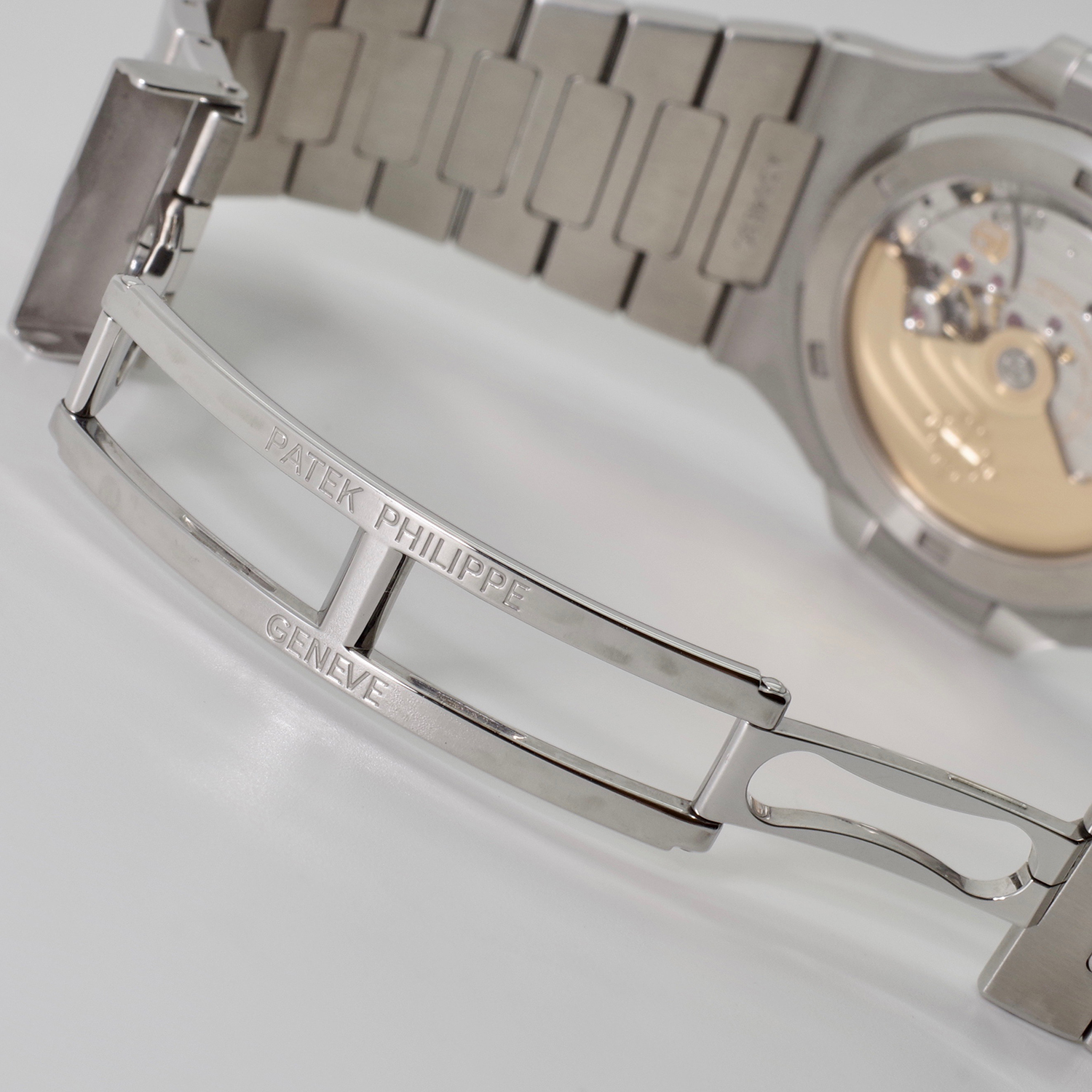 Patek Philippe Nautilus 5711/1A patek-philippe-nautilus-5711-acier-6