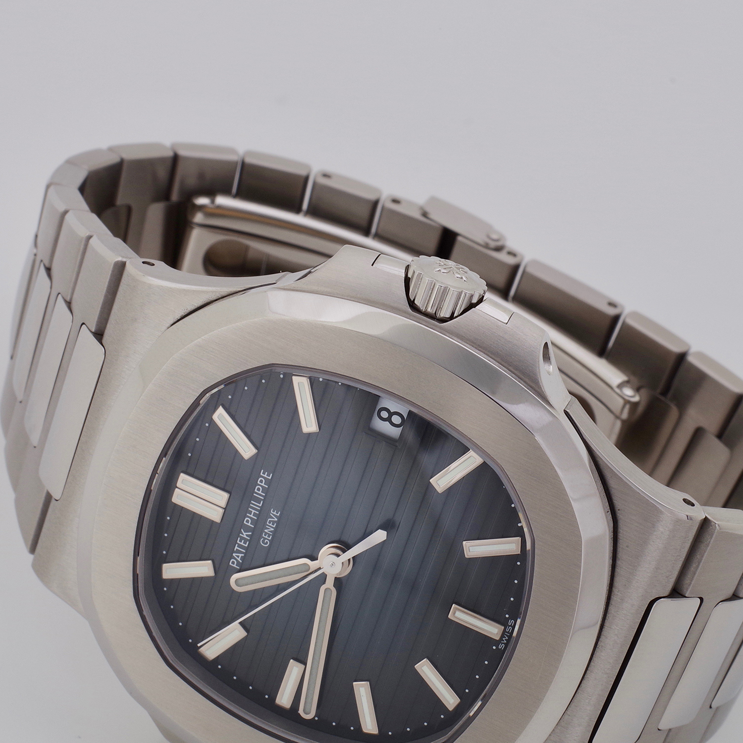 Patek Philippe Nautilus 5711/1A-010 Like new patek-philippe-nautilus-5711-acier-2017-3