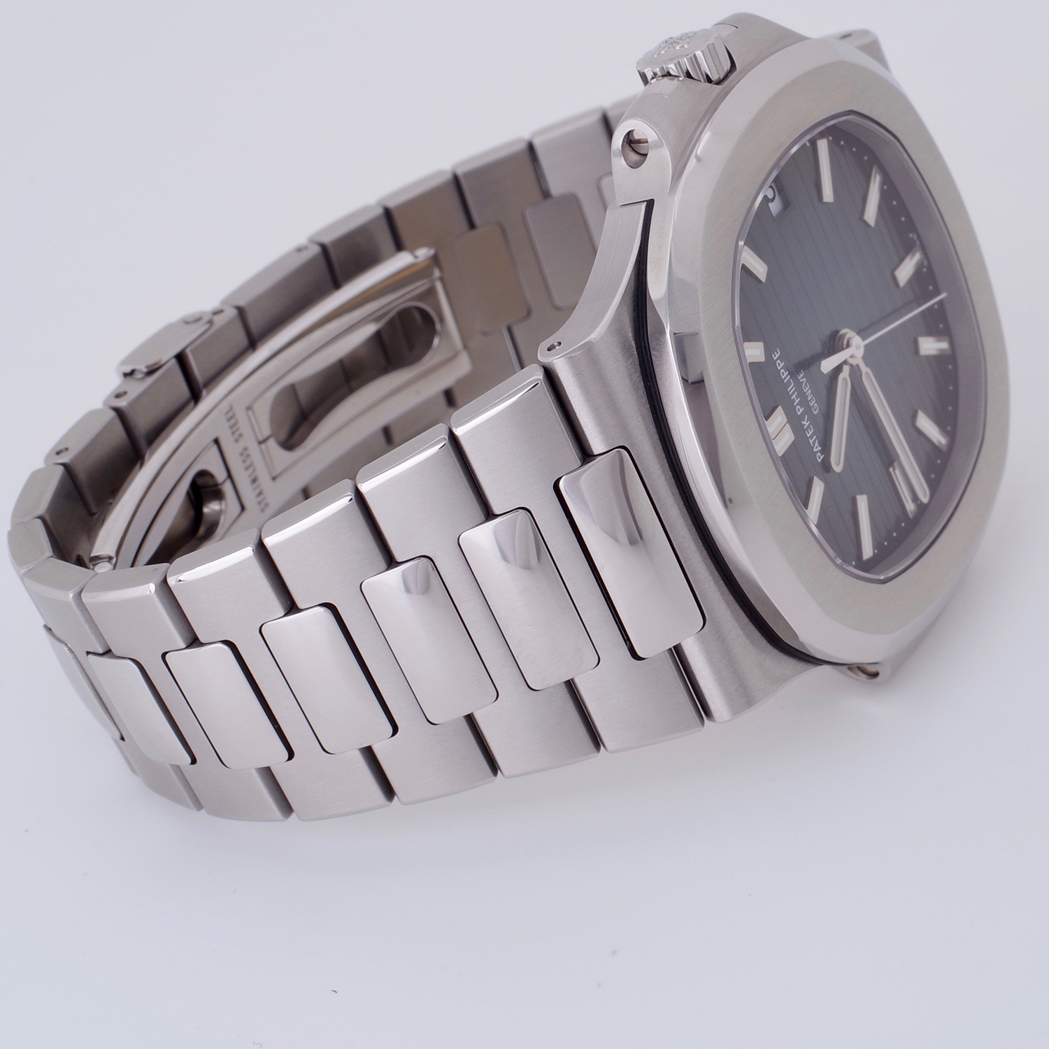 Patek Philippe Nautilus 5711/1A-010 Like new patek-philippe-nautilus-5711-acier-2017-4