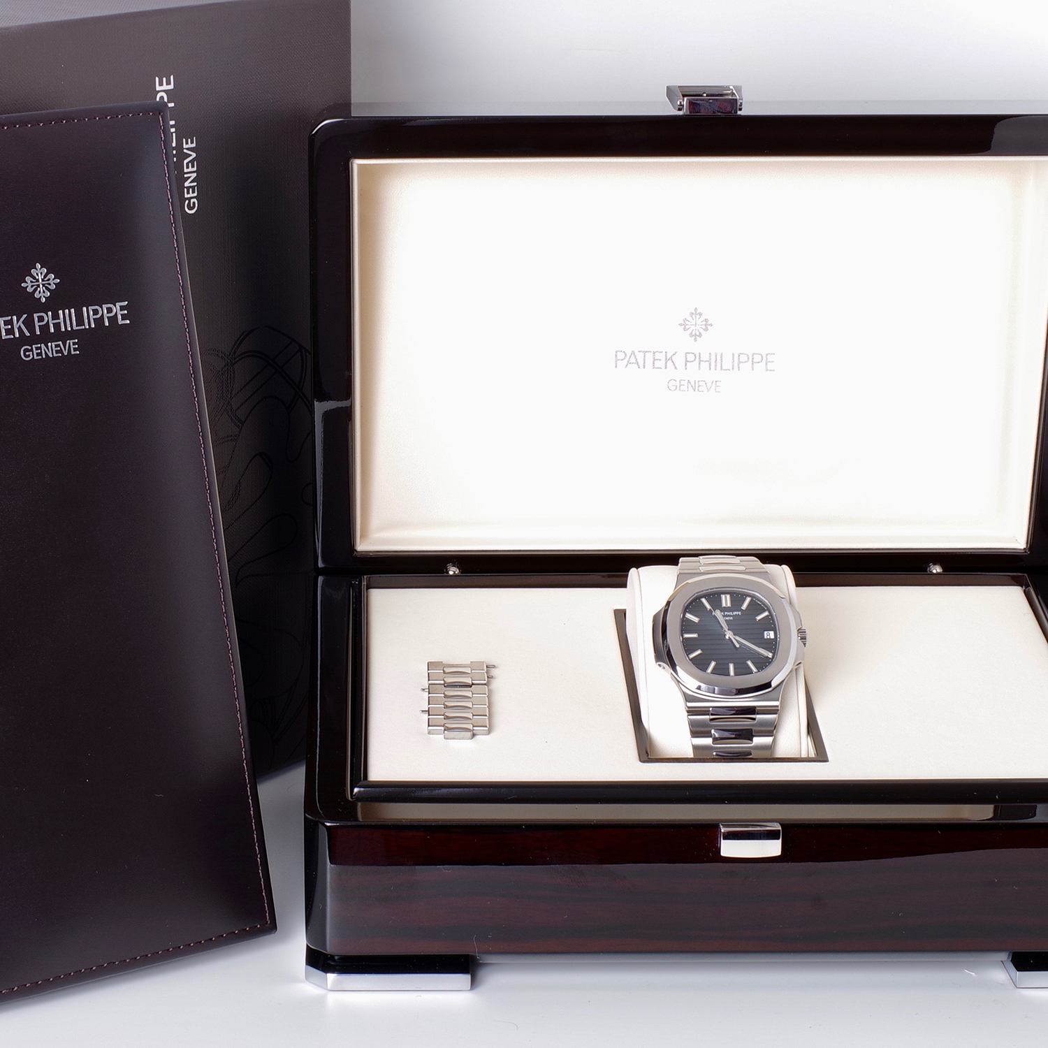 Patek Philippe Nautilus 5711/1A-010 Like new patek-philippe-nautilus-5711-acier-2017-9