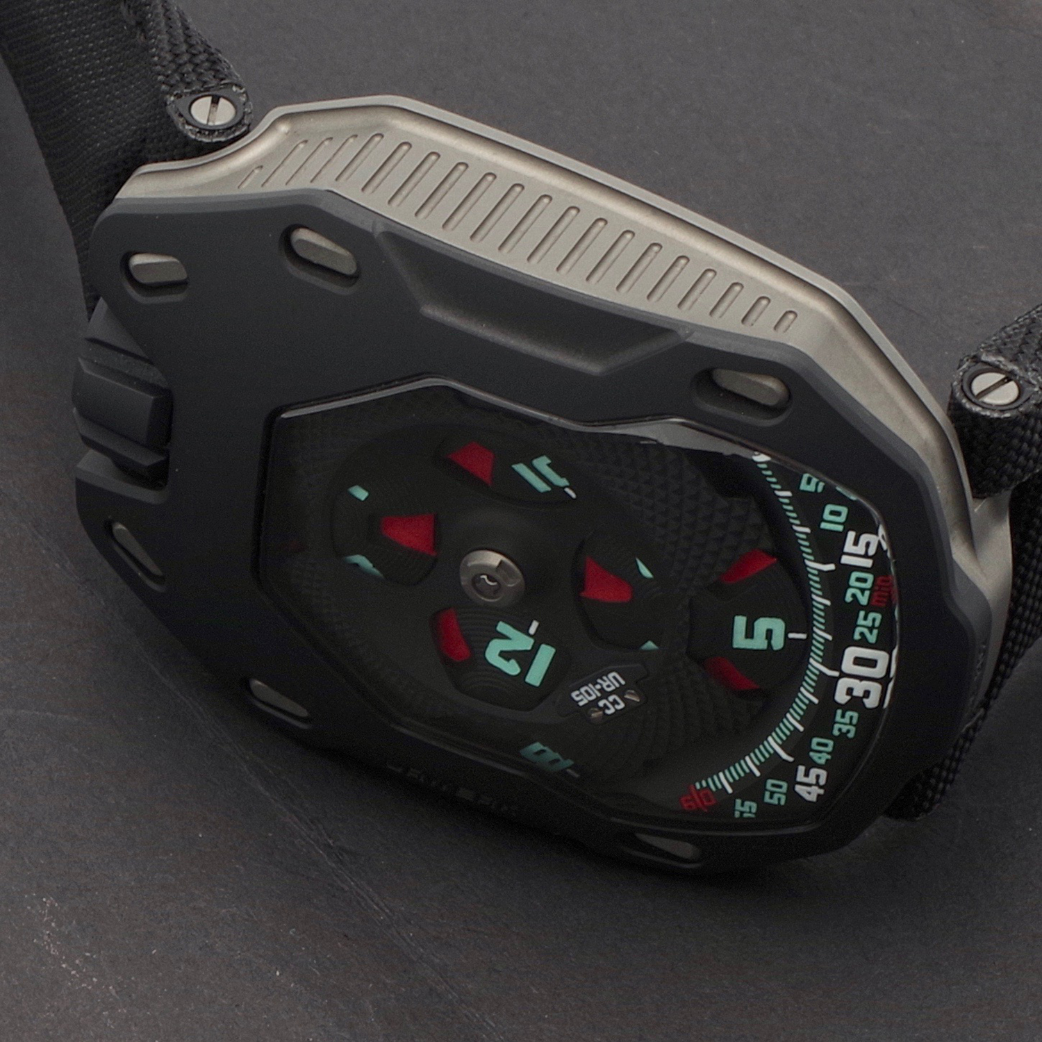 Urwerk UR-105 TA CC urwerk-ur-105-ta-cc-6