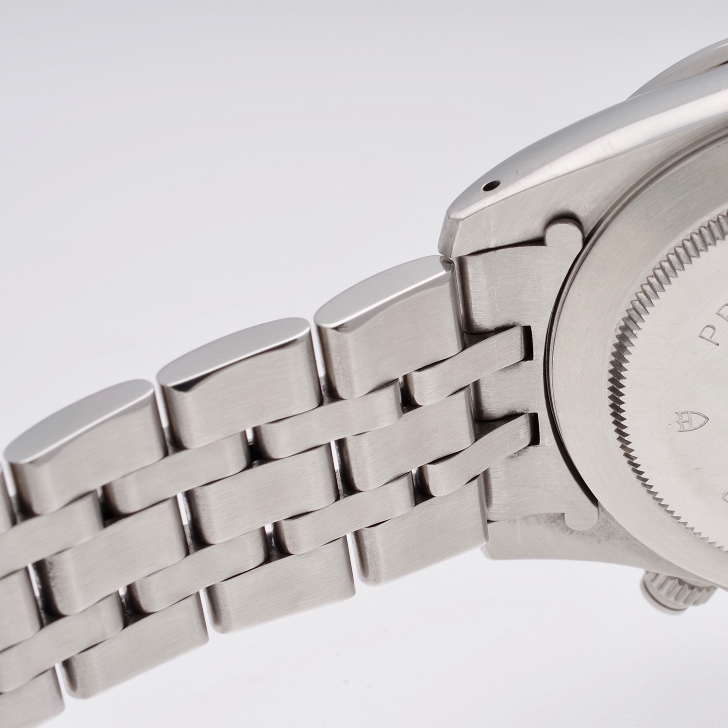 Tudor Prince Date 79260 tudoe-prince-date-79260-2002-10