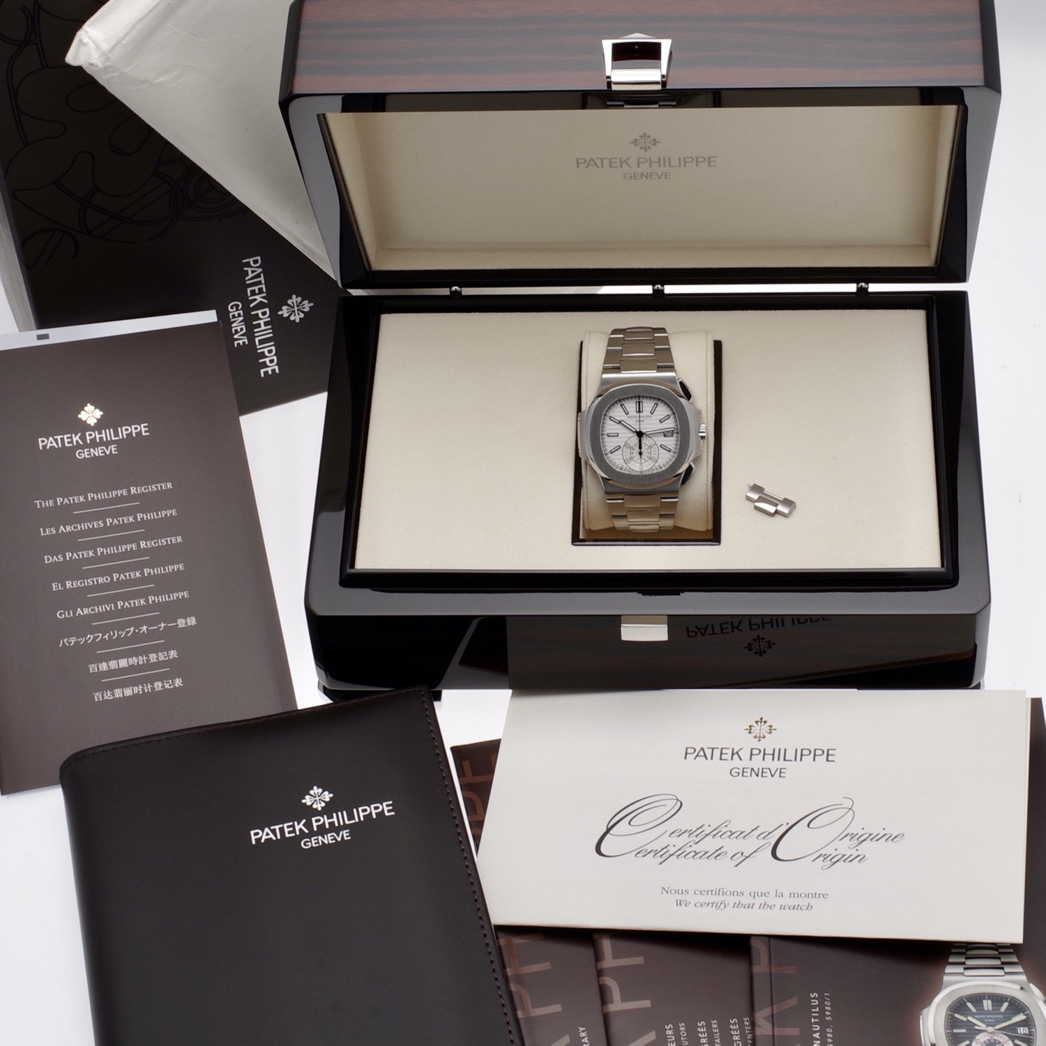Patek Philippe Nautilus 5980/1A-019  patek-philipe-5980A-white-9