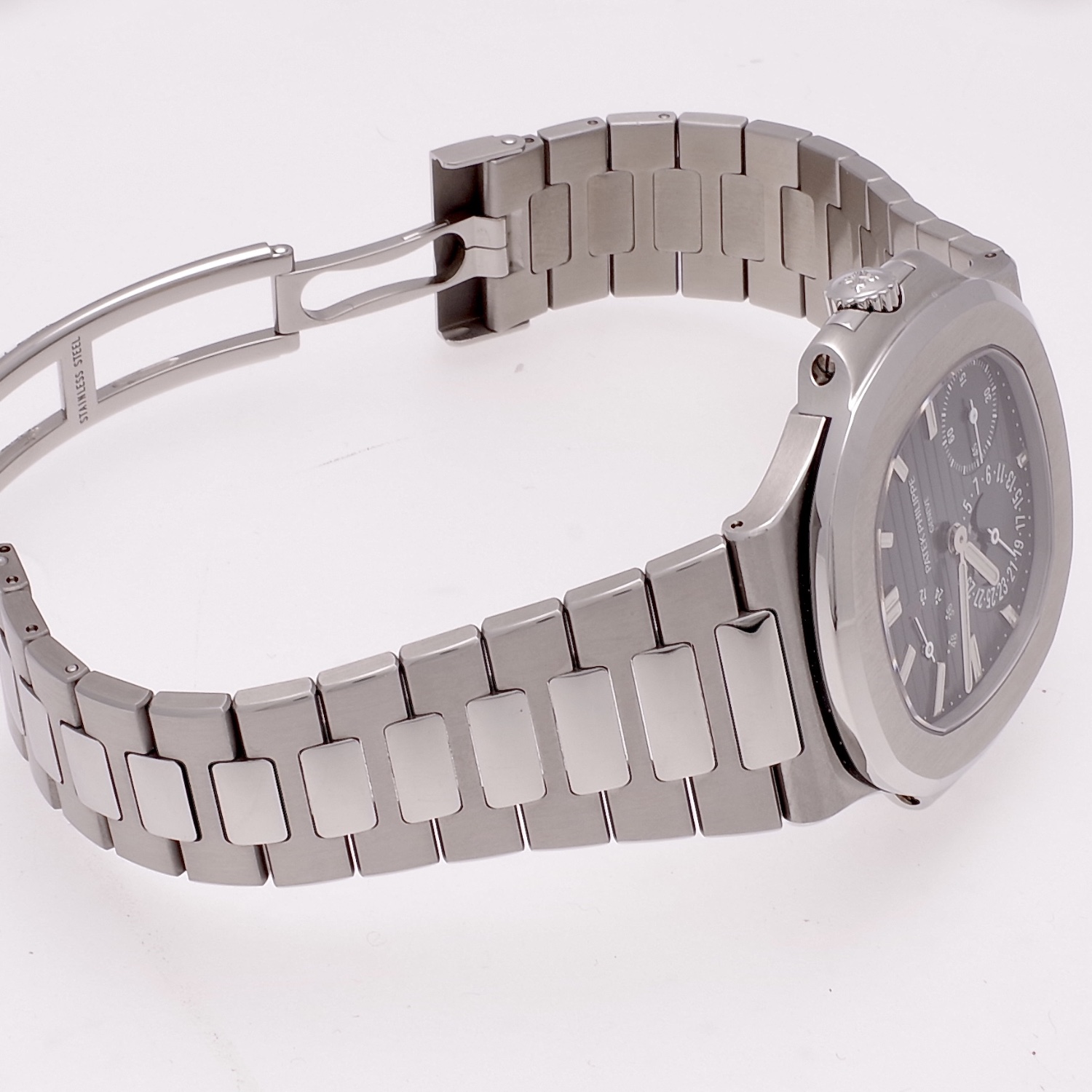 Patek Philippe Nautilus 5712/1A-001 patek-philippe-nautilus-5712-6