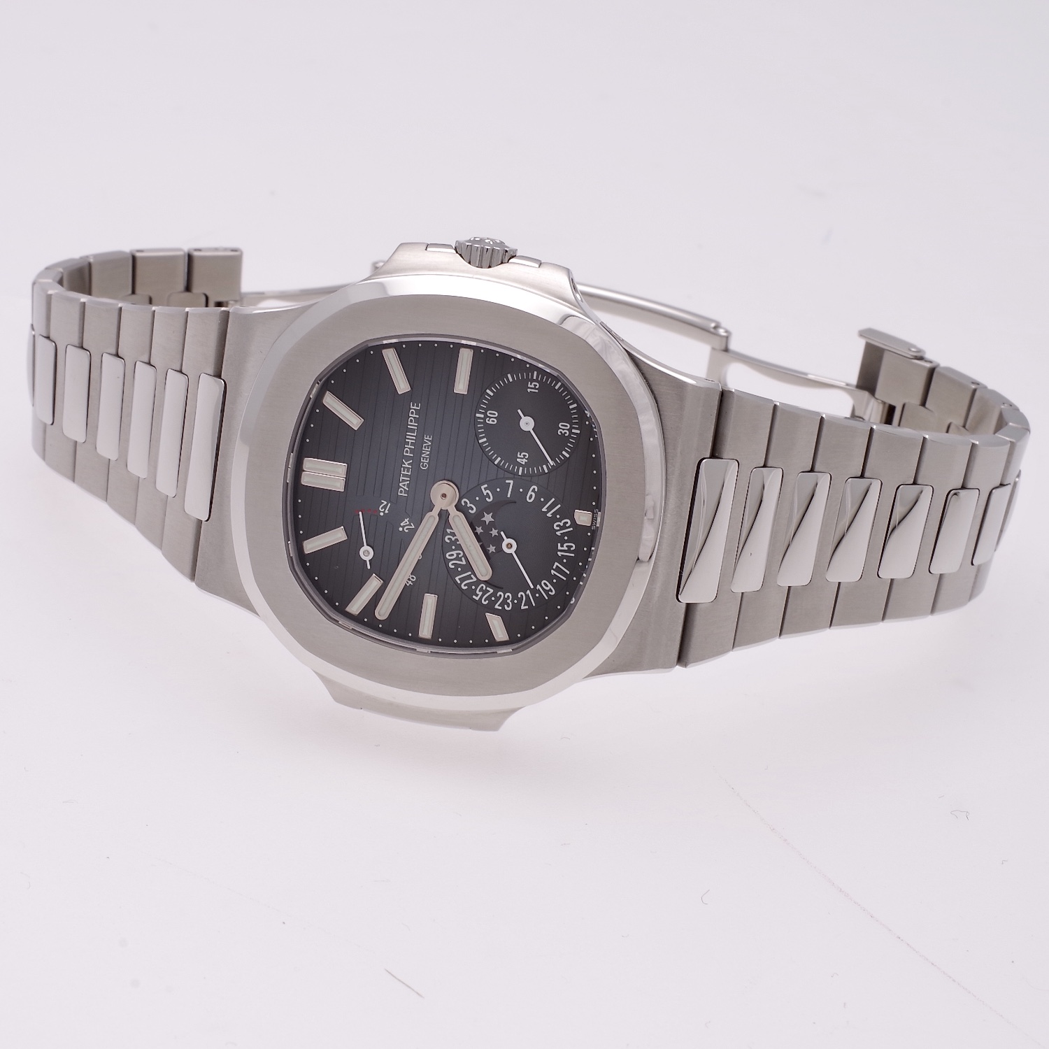 Patek Philippe Nautilus 5712/1A-001 patek-philippe-nautilus-5712-8