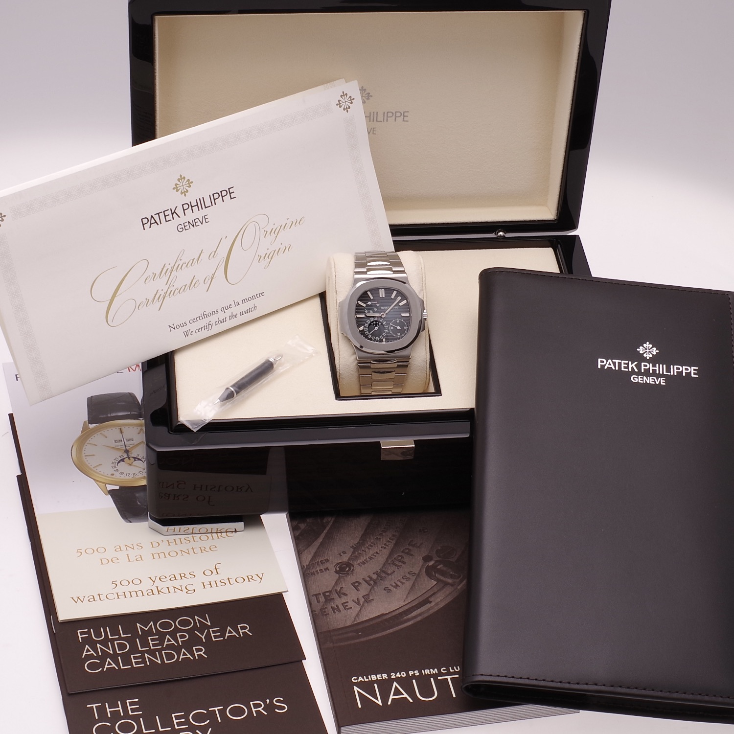 Patek Philippe Nautilus 5712/1A-001 patek-philippe-nautilus-5712-9