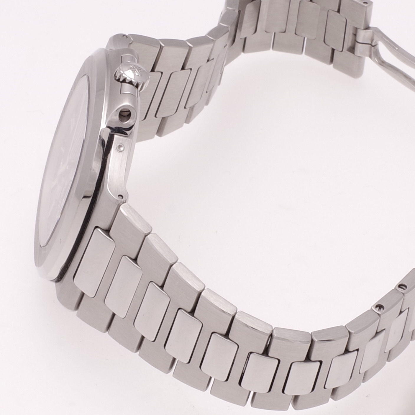 Patek Philippe Nautilus 5712/1A-001 2010 patek-philippe-nautilus-5712-acier-3