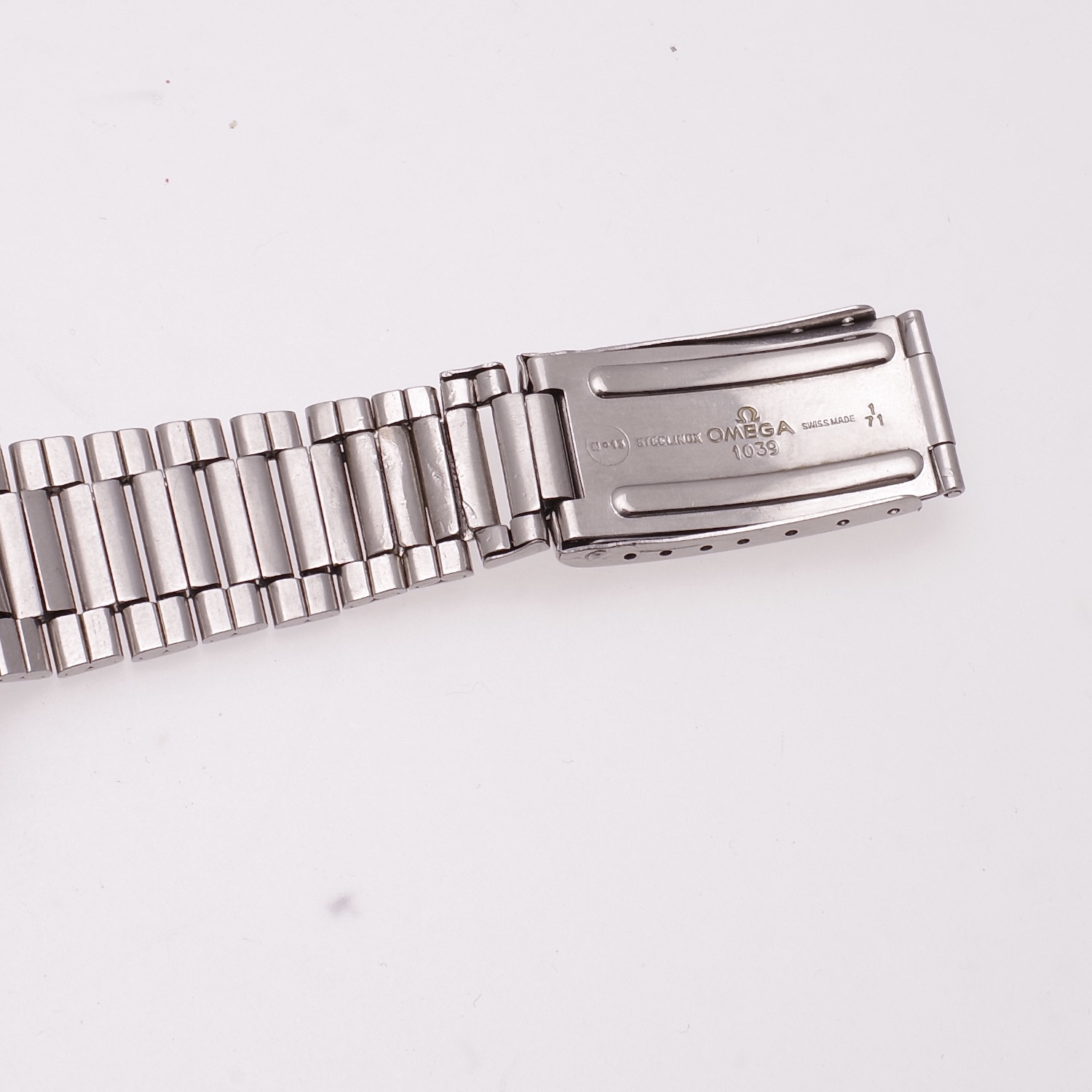 Omega Speedmaster British Military ST 142.022 NAAFI 1970 omega-speedmaster-pro-moonwatch-145022-3