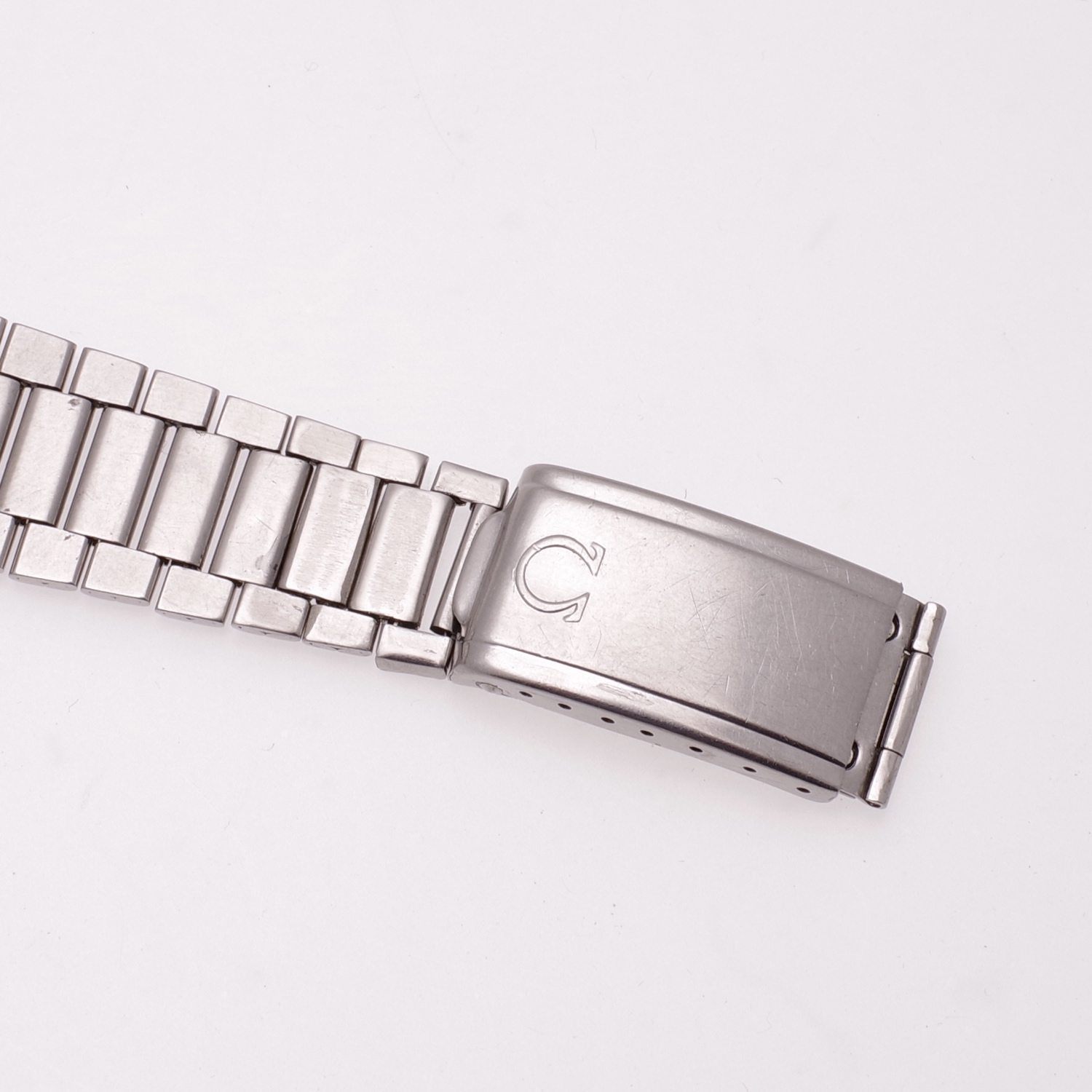 Omega Speedmaster British Military ST 142.022 NAAFI 1970 omega-speedmaster-pro-moonwatch-145022-4