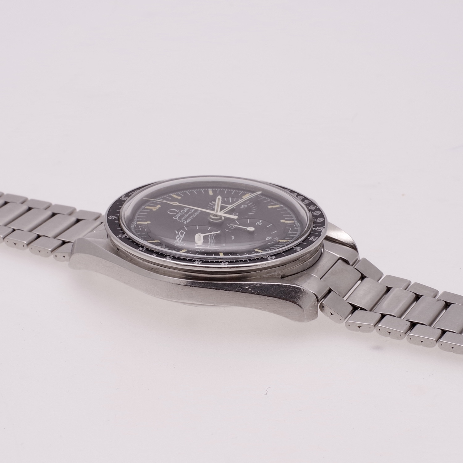 Omega Speedmaster British Military ST 142.022 NAAFI 1970 omega-speedmaster-pro-moonwatch-145022-5