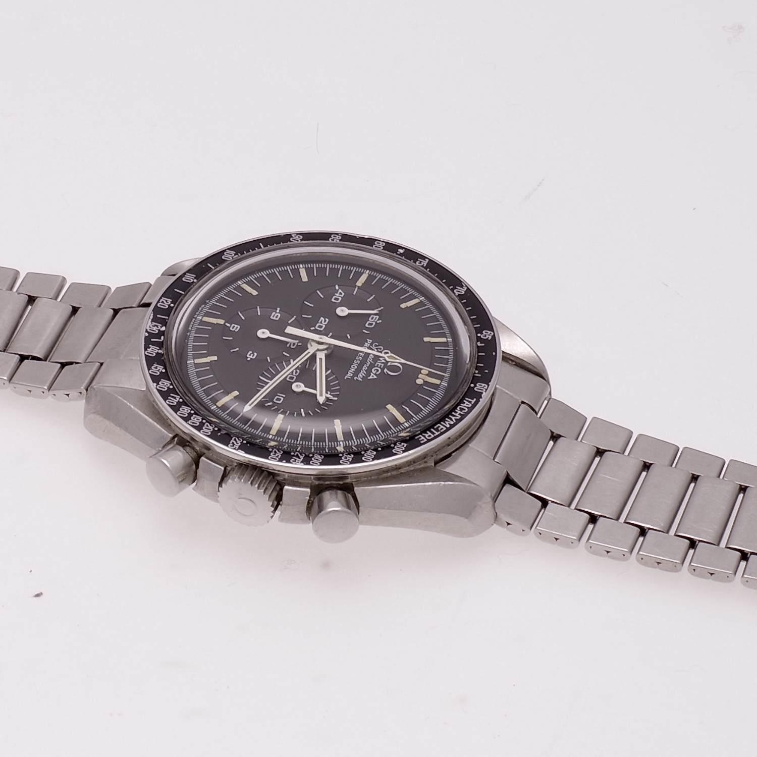 Omega Speedmaster British Military ST 142.022 NAAFI 1970 omega-speedmaster-pro-moonwatch-145022-6