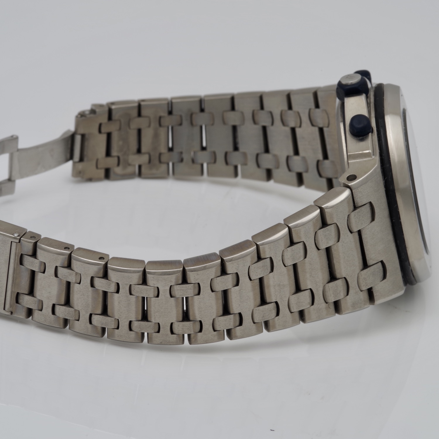 Audemars Piguet Royal Oak Offshore 25721TI.OO.1000TI.01 audemars-piguet-offshore-25721-titane-3