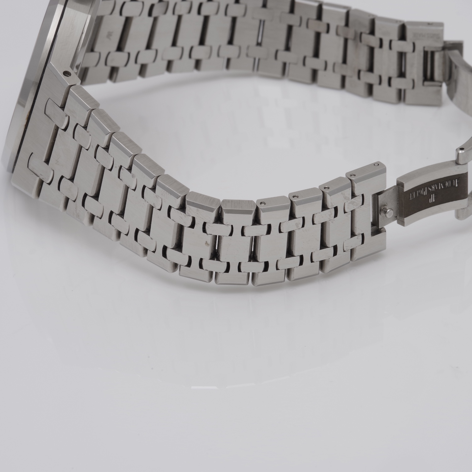 Audemars Piguet Royal Oak 15400ST.OO.1220ST.02 audemars-piguet-royal-oak-15400-3
