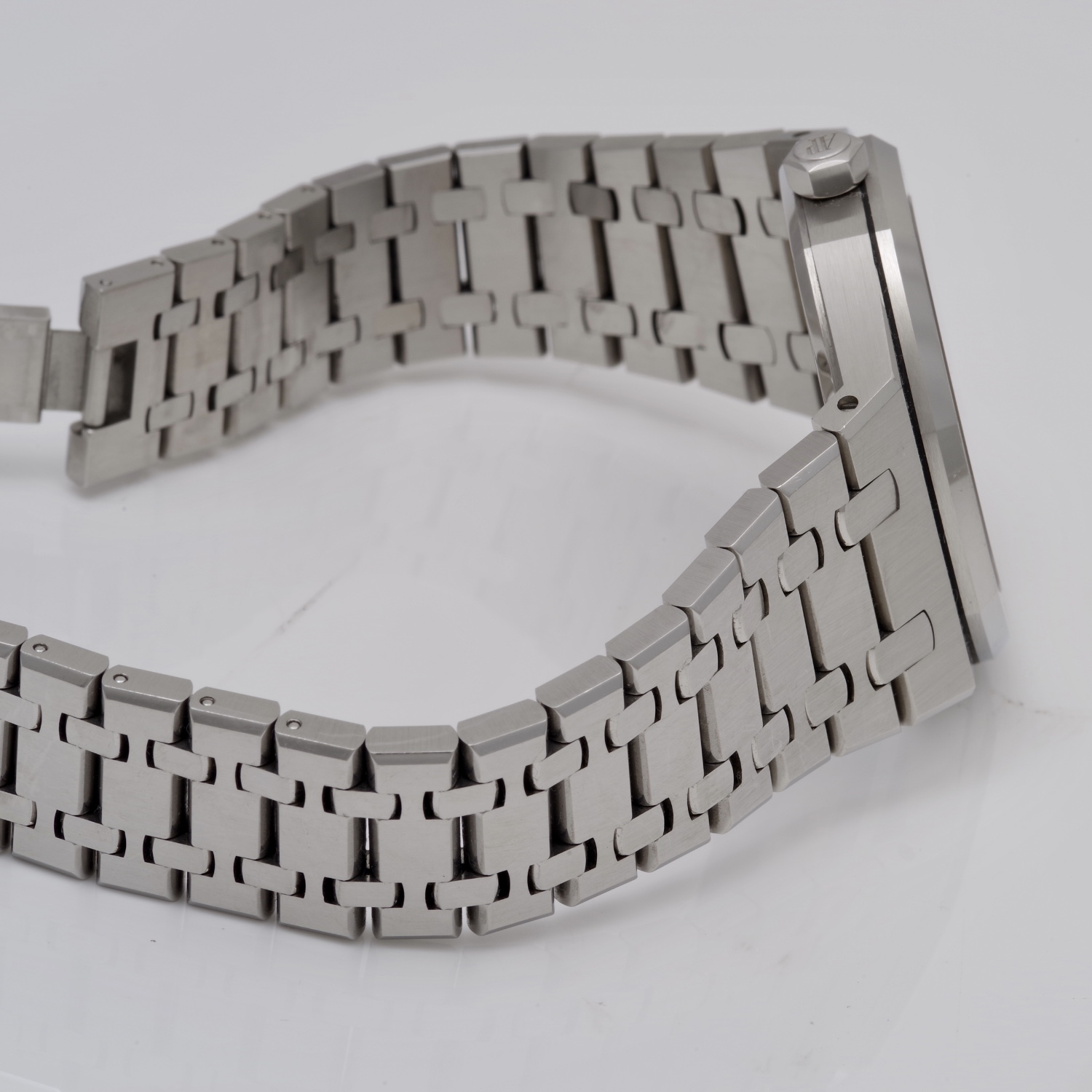 Audemars Piguet Royal Oak 15400ST.OO.1220ST.02 audemars-piguet-royal-oak-15400-6